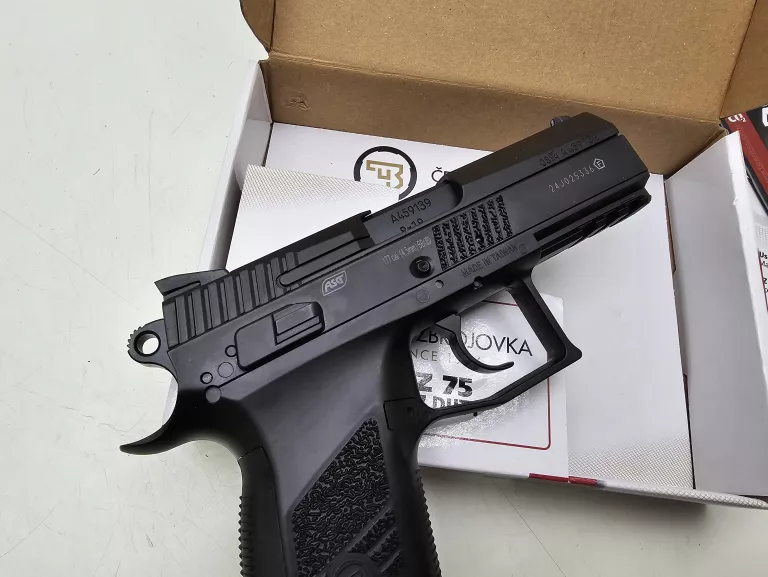 WIATRÓWKA CZ 75 P-07 DUTY 4,5 MM KOMPLET