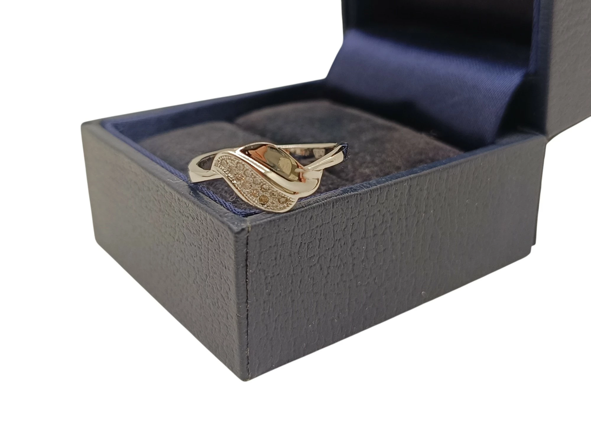 atrakcyjny-srebrny-pierscionek-rozm14-925-kamien-17088-128