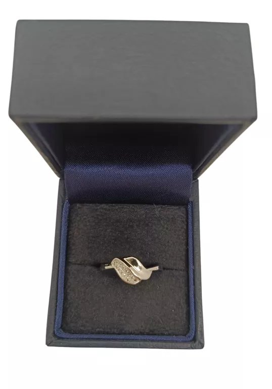 atrakcyjny-srebrny-pierscionek-rozm14-925-stan-11323-2