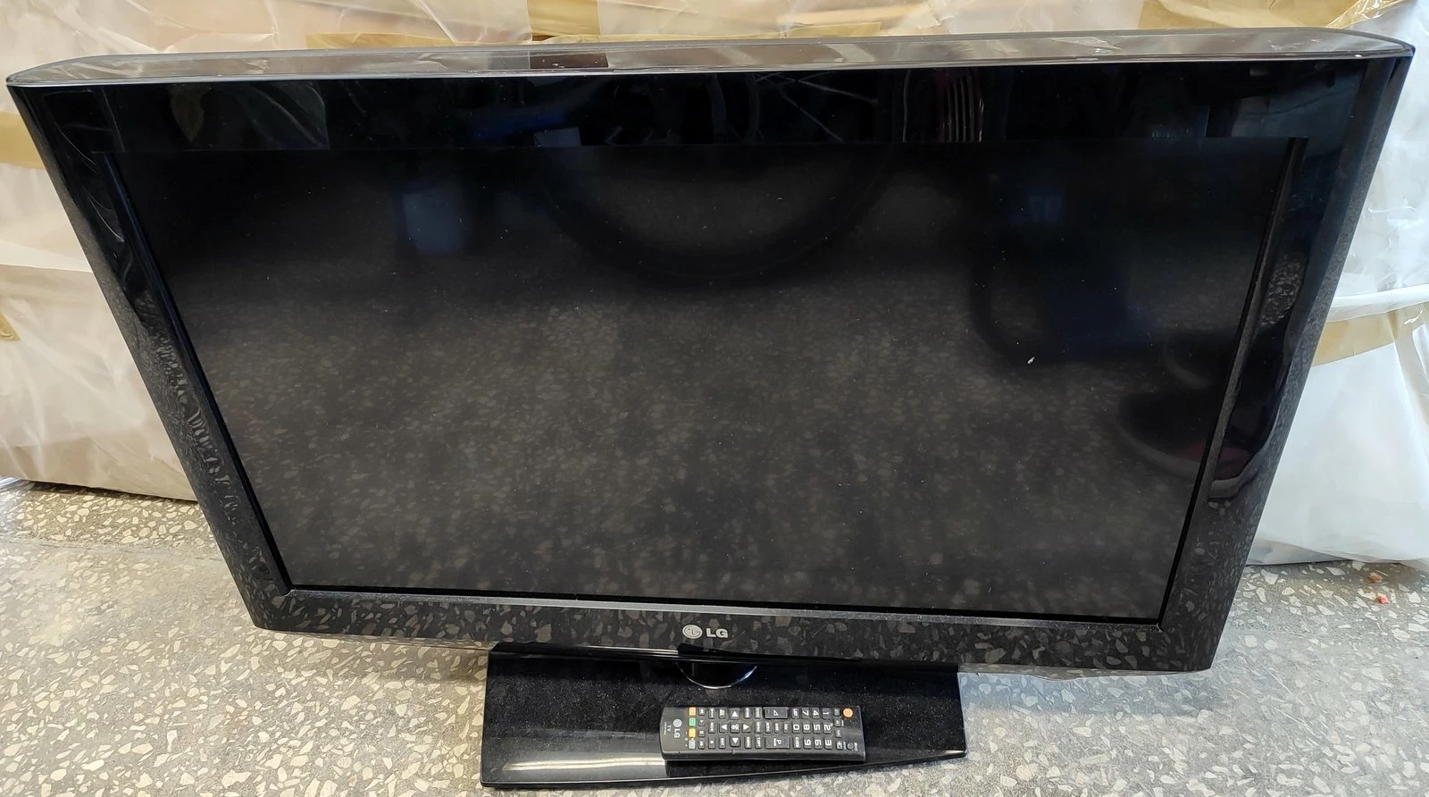 telewizor-lg-32lh2010-pilot-rynek-4-chodziez