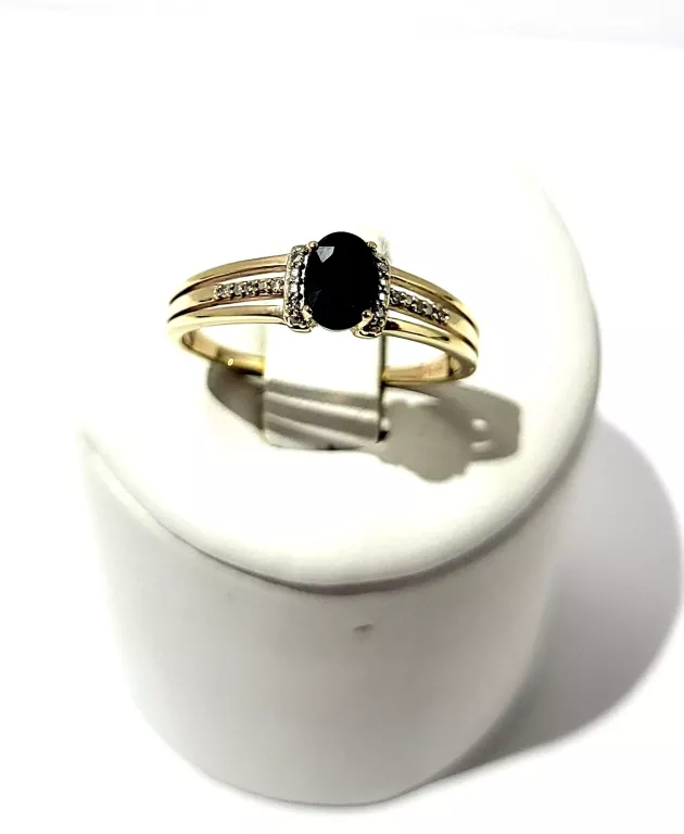 ŚLICZNY ZŁOTY PIERŚĆIONEK Z DIAMENTAMI 333 1,91 G 0,04 CT R.19