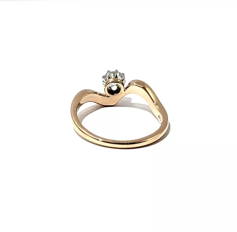 ŚLICZNY ZŁOTY PIERŚCIONEK Z DIAMENTAMI 2,99 G 585 0.26 CT R.13