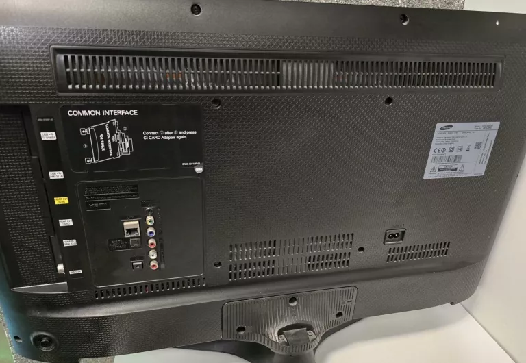 TV SAMSUNG UE32J5500 + PILOT