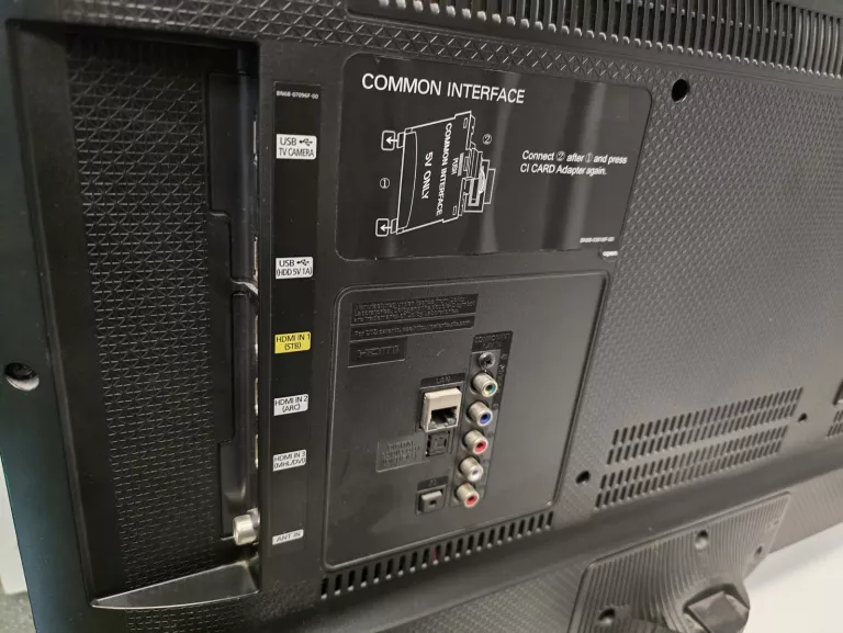 TV SAMSUNG UE32J5500 + PILOT
