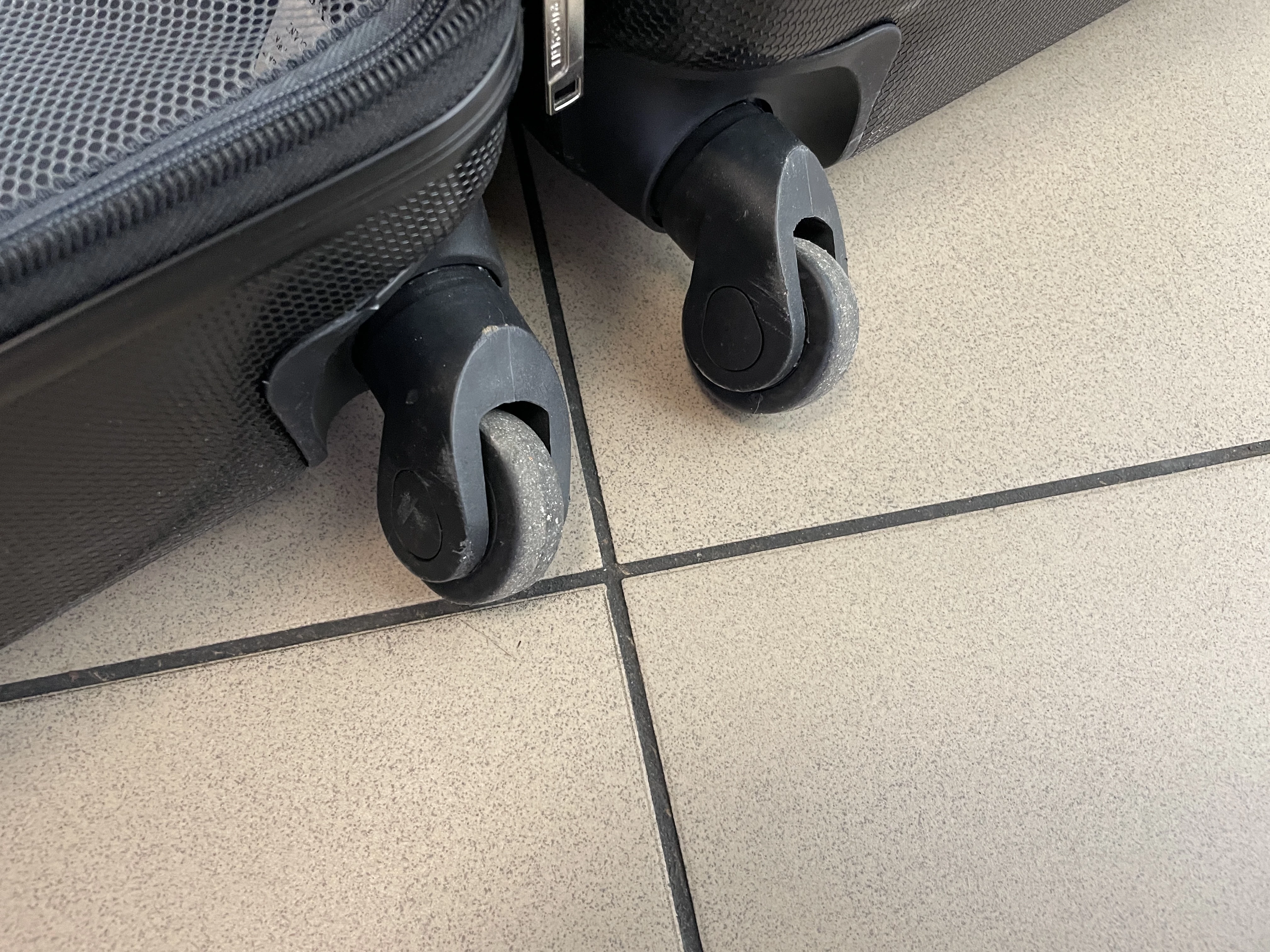 walizka-srednia-abs-puccini-granatowa-abs016b-7a-kod-producenta-abs016b-7a