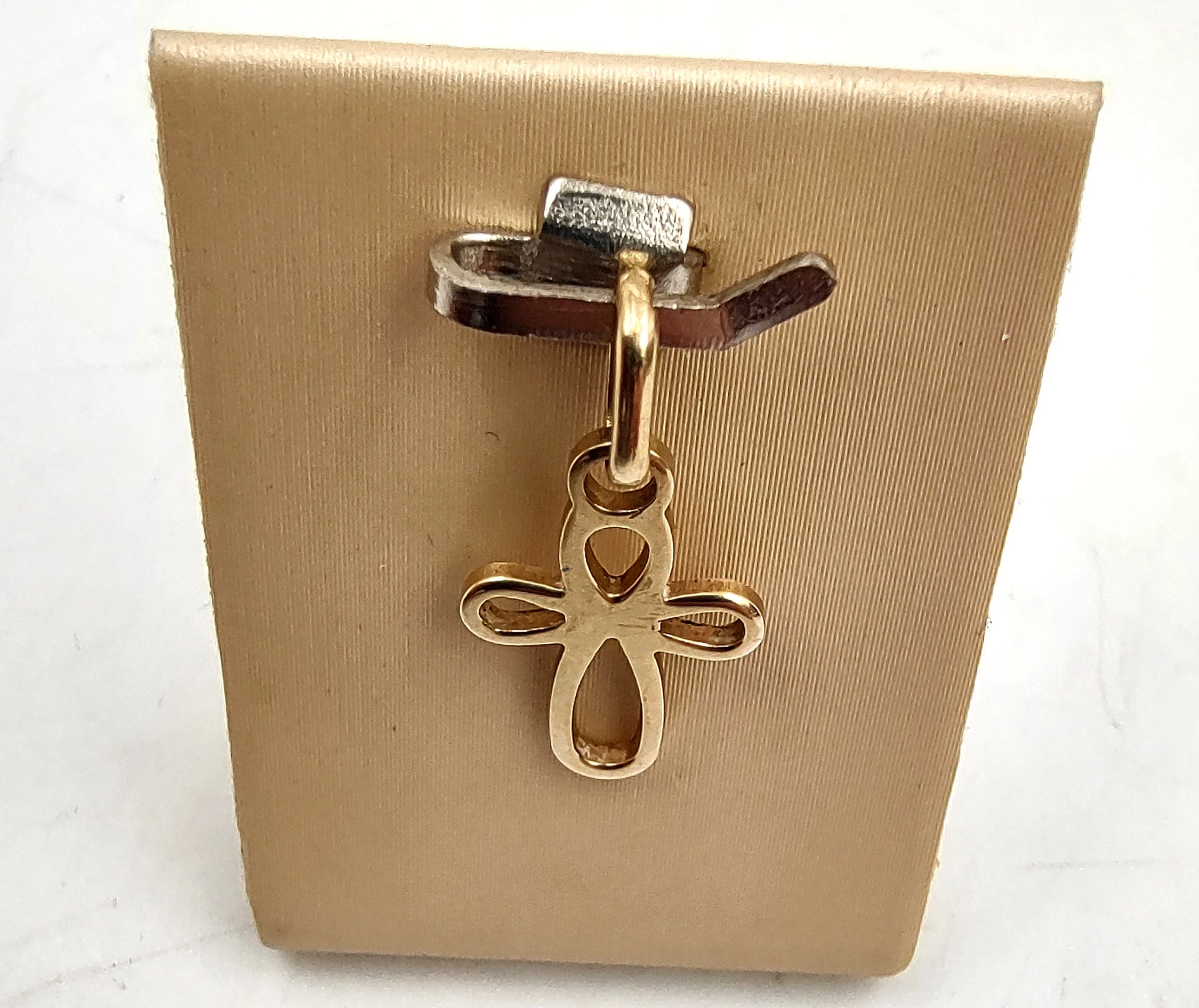 delikatna-zlota-zawieszka-krzyzyk-062g585-material-15835-2