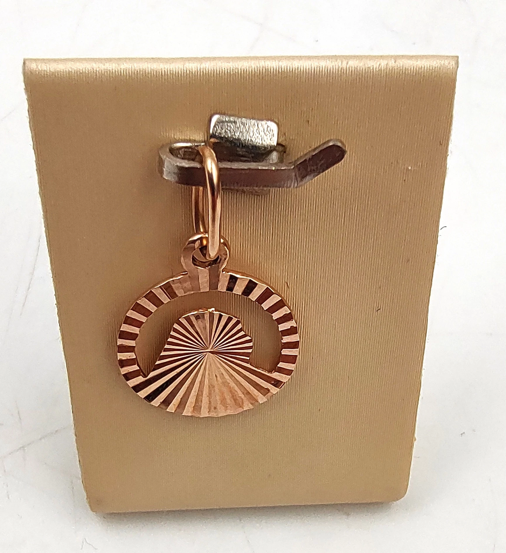 piekna-zlota-zawieszka-matka-boska-095g585-material-15835-2