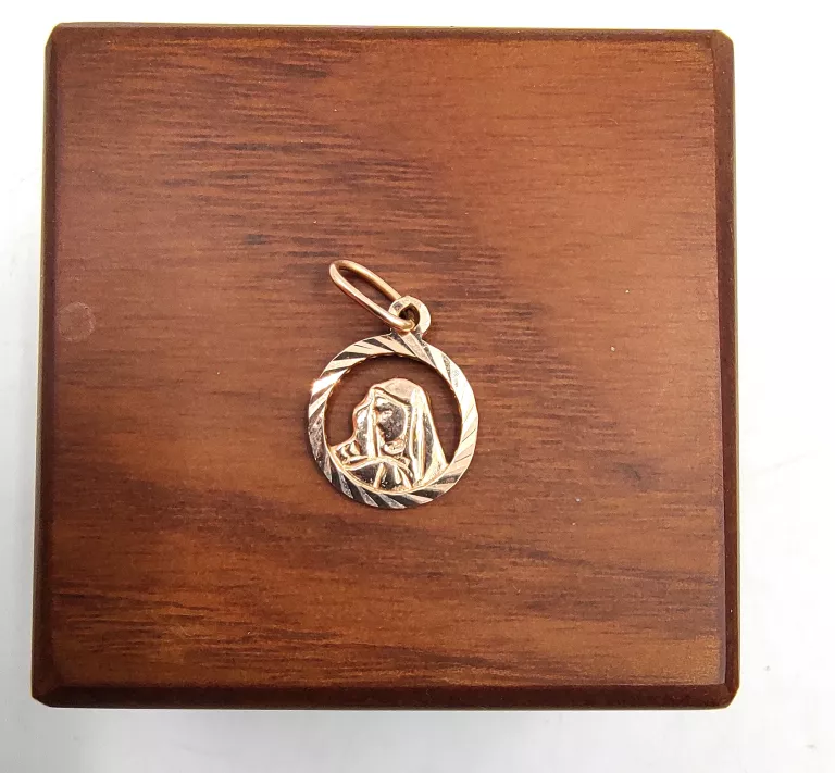 PIĘKNA ZŁOTA  ZAWIESZKA MATKA BOSKA 0,95G/585