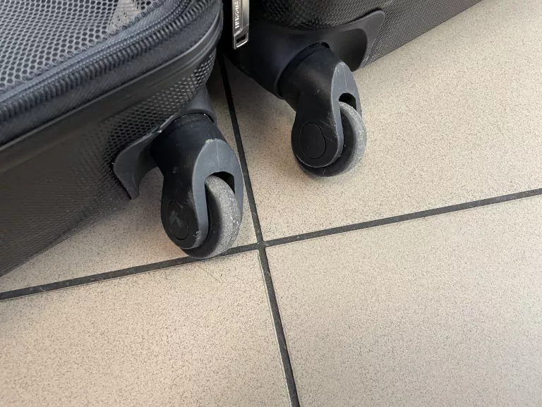 walizka-srednia-abs-puccini-granatowa-abs016b-7a-kod-producenta-abs016b-7a