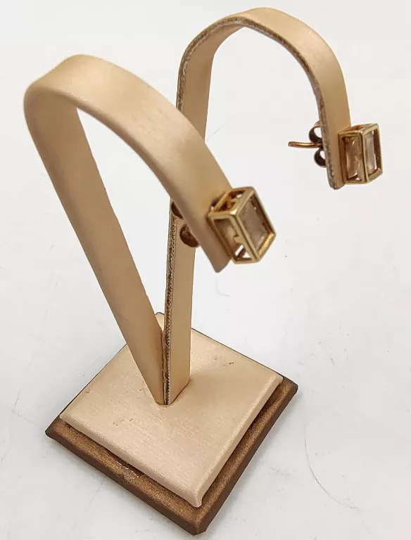 wyjatkowe-zlote-kolczyki-kwadraty-z-bialymi-kamieniami-148g585-rodzaj-2205-2