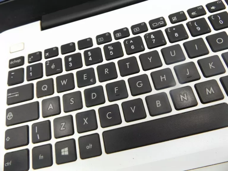 LAPTOP ASUS I3-4005U 1,7GHZ 920M 4/1000GB QCWB335