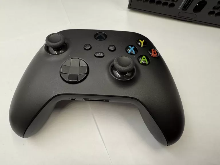 KONSOLA XBOX SERIES X 1TB KOMPLET