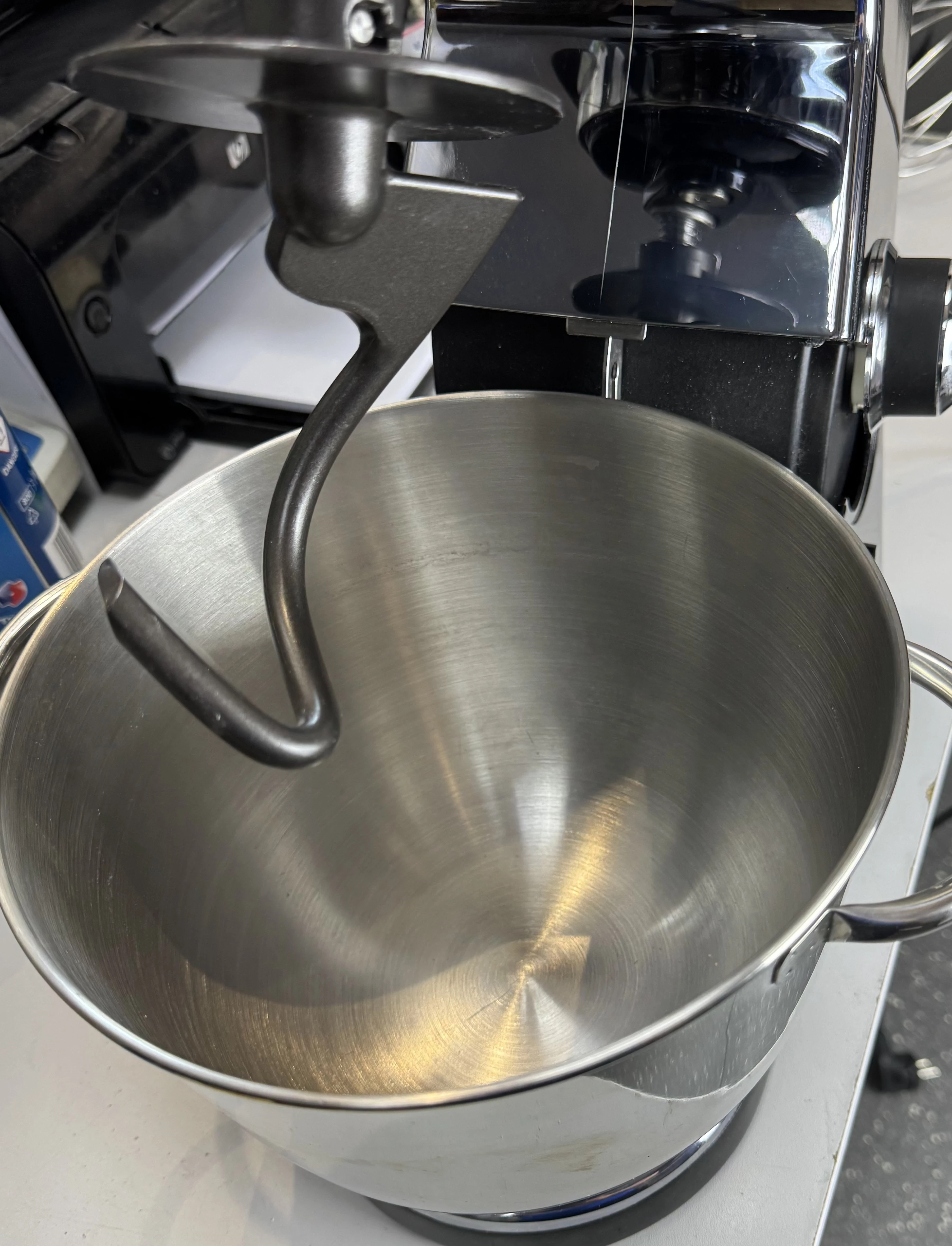 robot-kuchenny-gotze-jensen-sb600k-moc-nominalna-100000