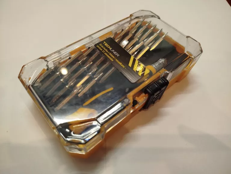 techliner-grzechotka-z-bitami-i-nasadkami-armii-krajowej-30b-lodz-nowa