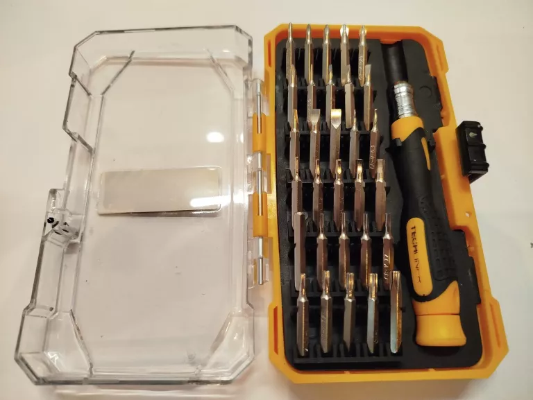 techliner-grzechotka-z-bitami-i-nasadkami-stan-11323-2