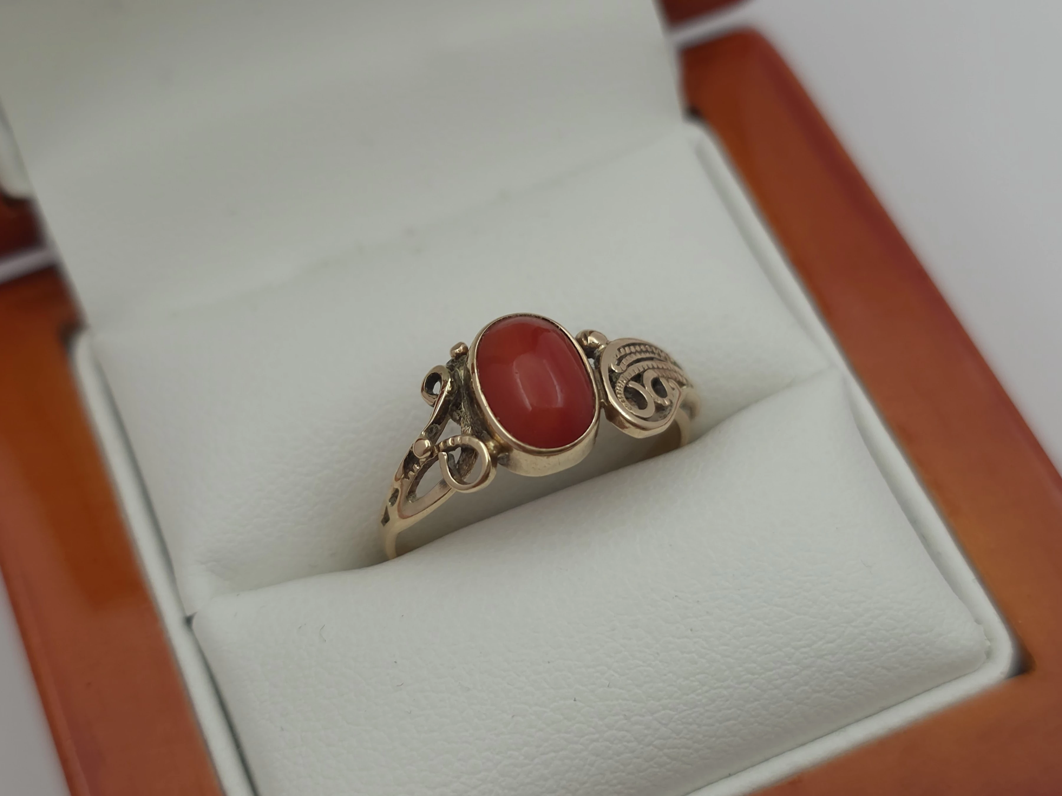 zloty-pierscionek-z-koralem-585-14k-r16-223g-material-15835-2