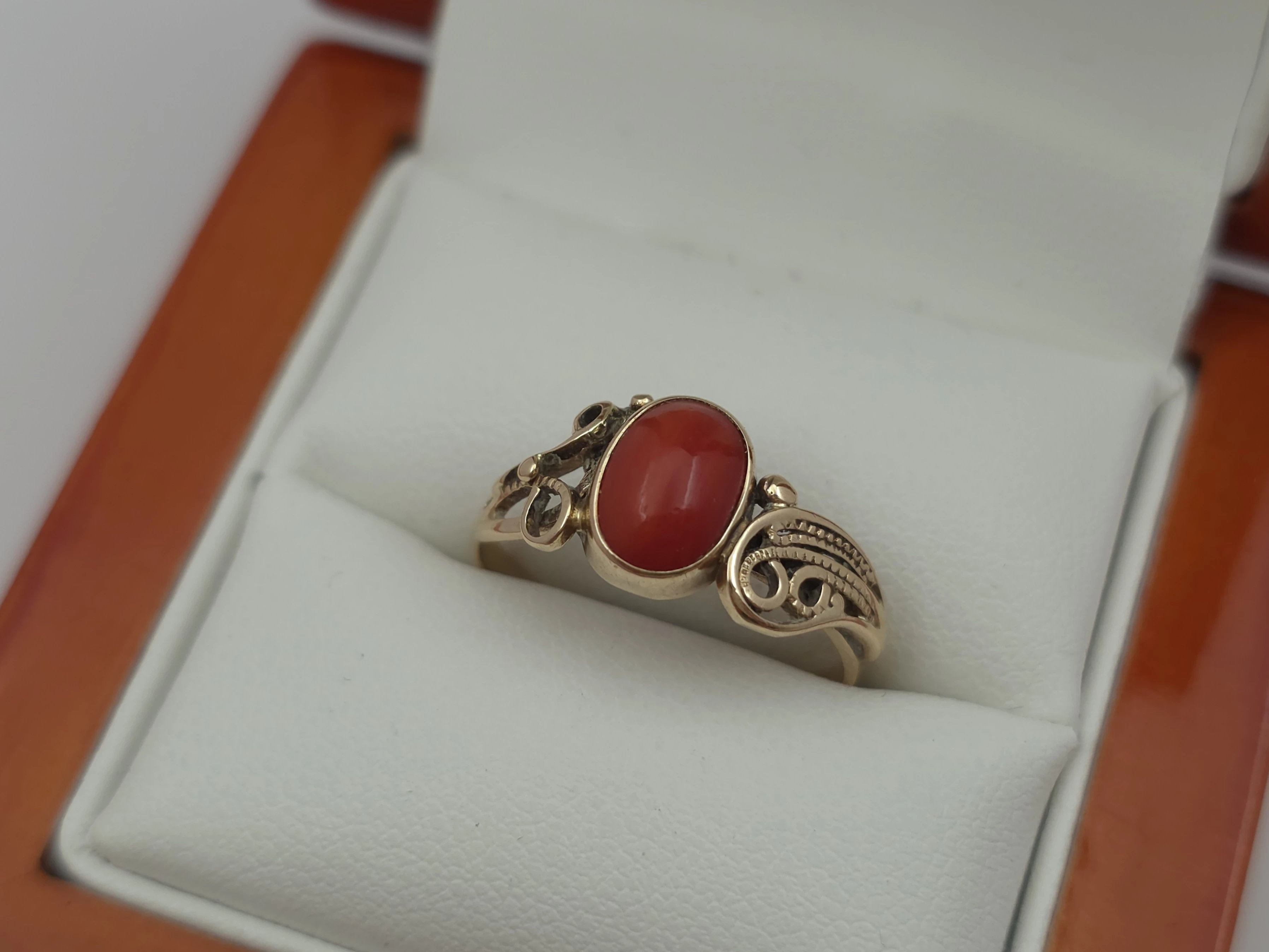 zloty-pierscionek-z-koralem-585-14k-r16-223g-stan-11323-2