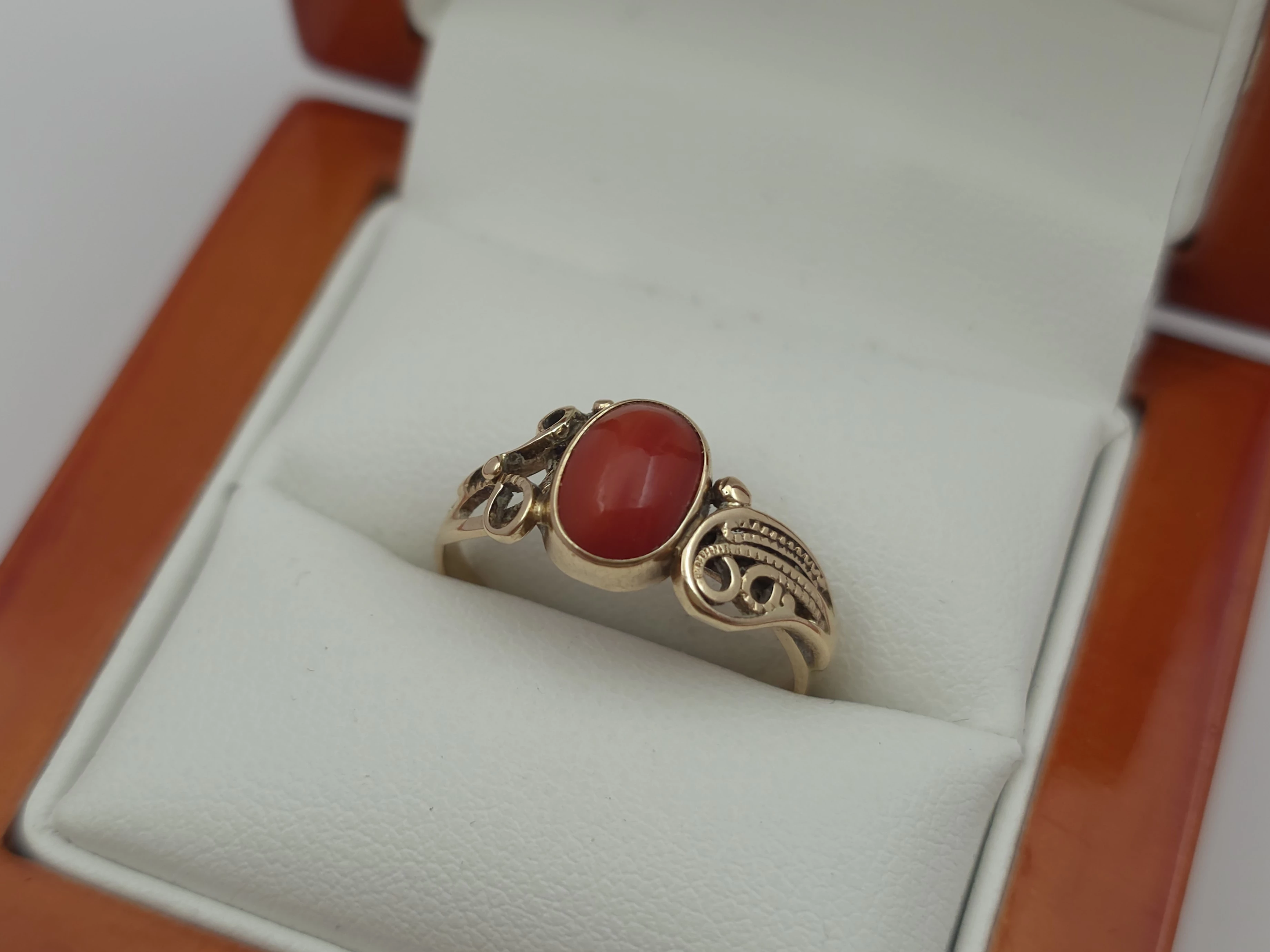 zloty-pierscionek-z-koralem-585-14k-r16-223g-karmelicka-45a-krakow