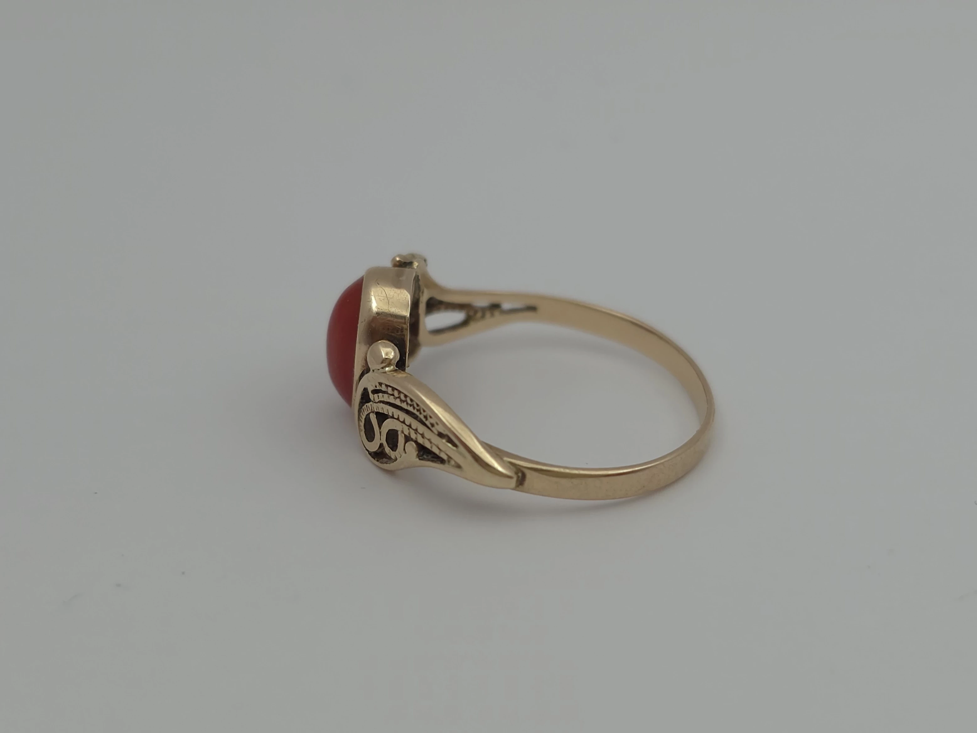 zloty-pierscionek-z-koralem-585-14k-r16-223g-kolor-dominujacy-205826-225106