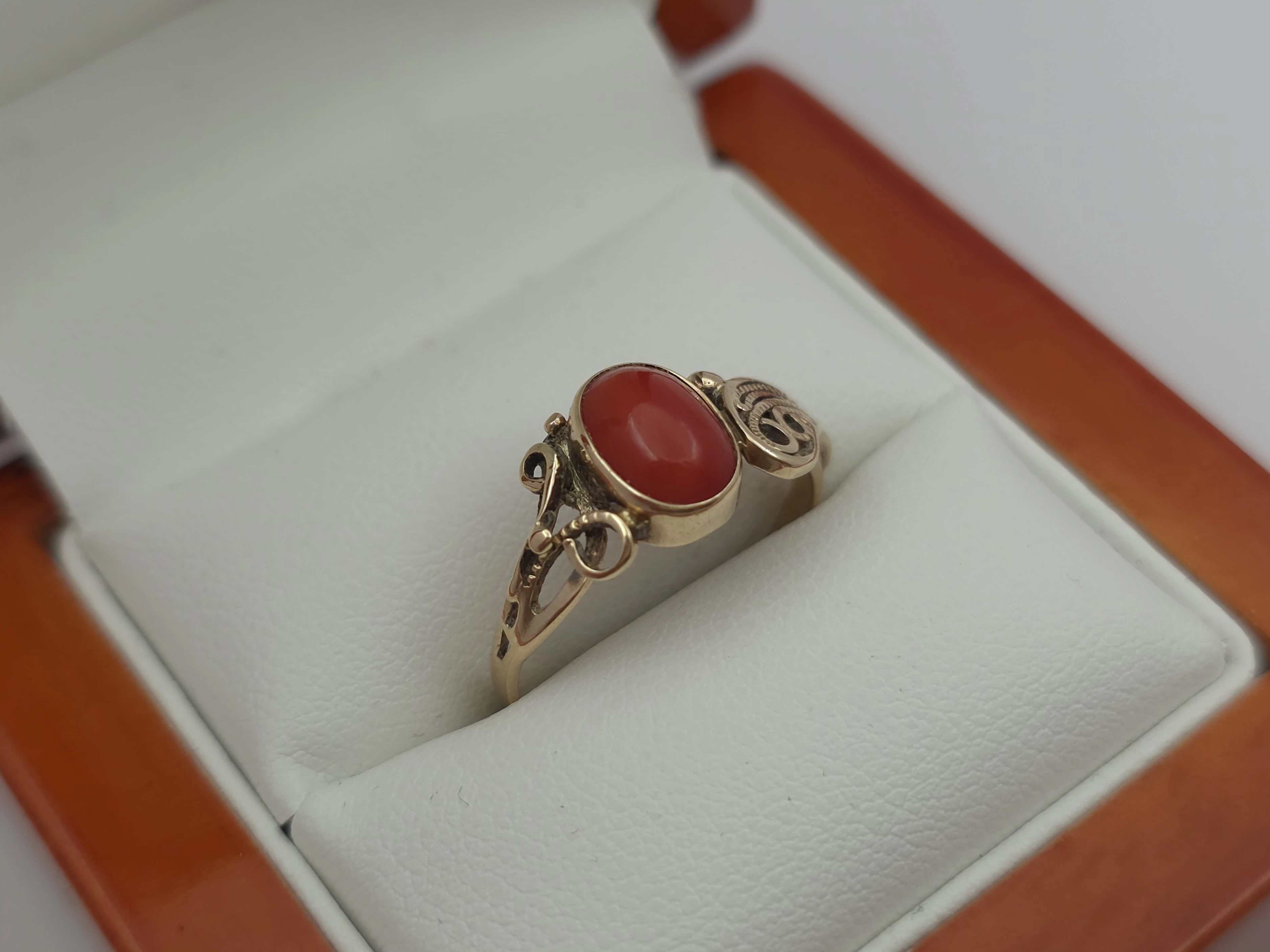 zloty-pierscionek-z-koralem-585-14k-r16-223g-rodzaj-2205-2