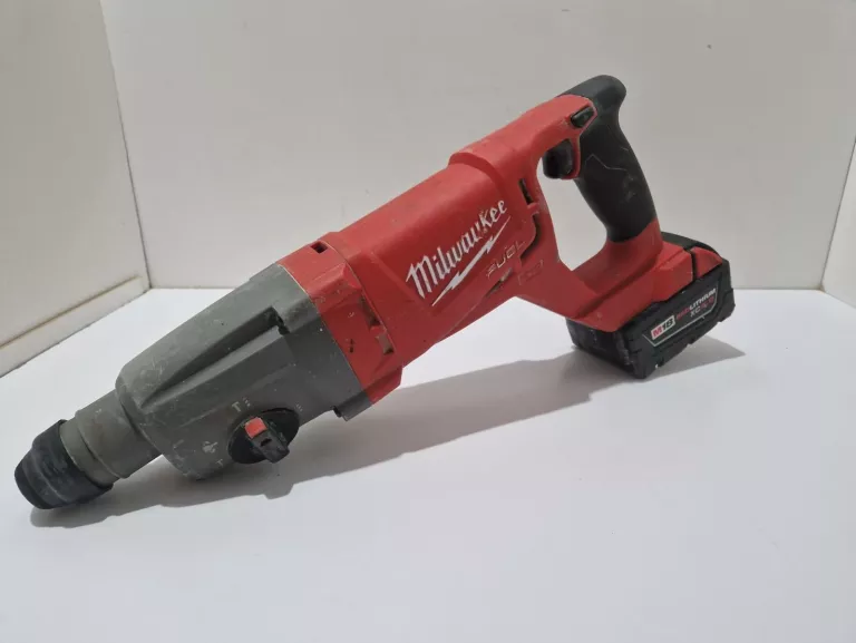 MILWAUKEE 1"  SDS PLUS ROTARY HAMMER