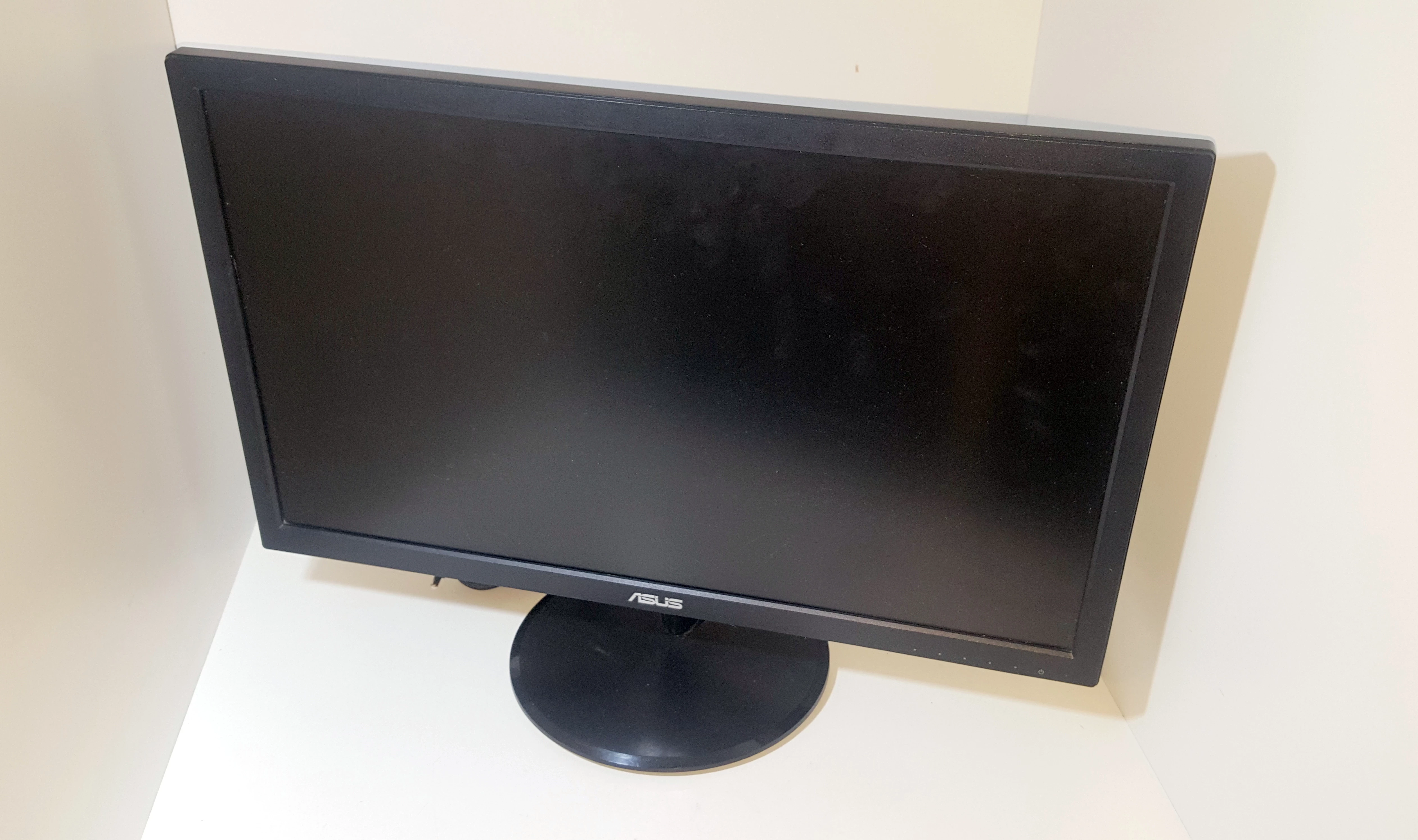 monitor-asus-vp228te-plwolnosci-3-5-sj-namyslow