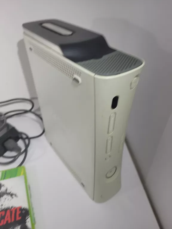 KONSOLA XBOX 360 2 PADY + GRY 120GB