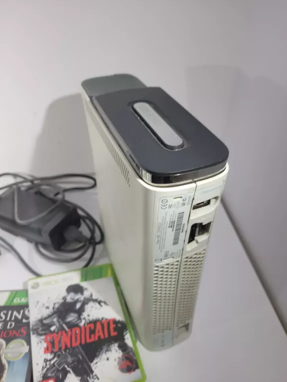 KONSOLA XBOX 360 2 PADY + GRY 120GB
