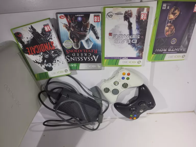 KONSOLA XBOX 360 2 PADY + GRY 120GB