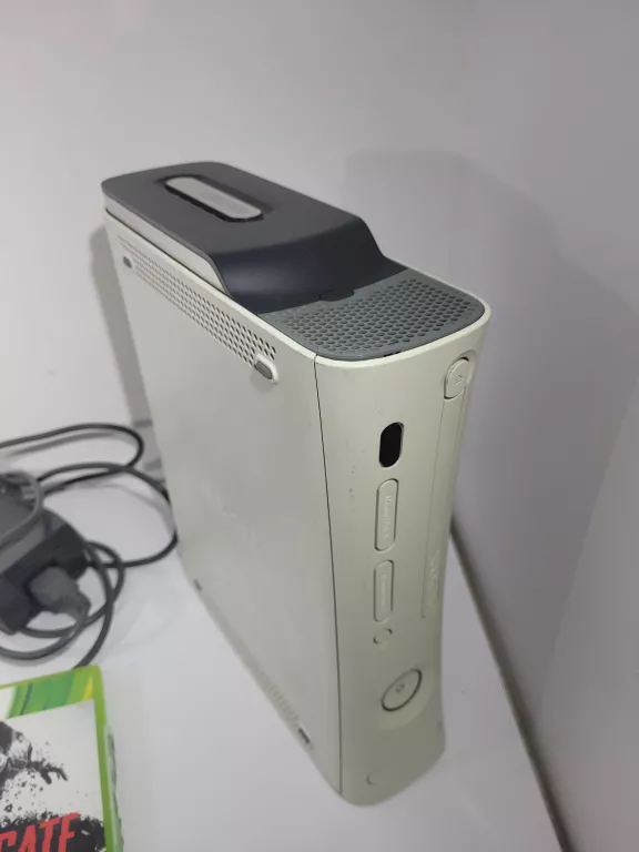 KONSOLA XBOX 360 2 PADY + GRY 120GB