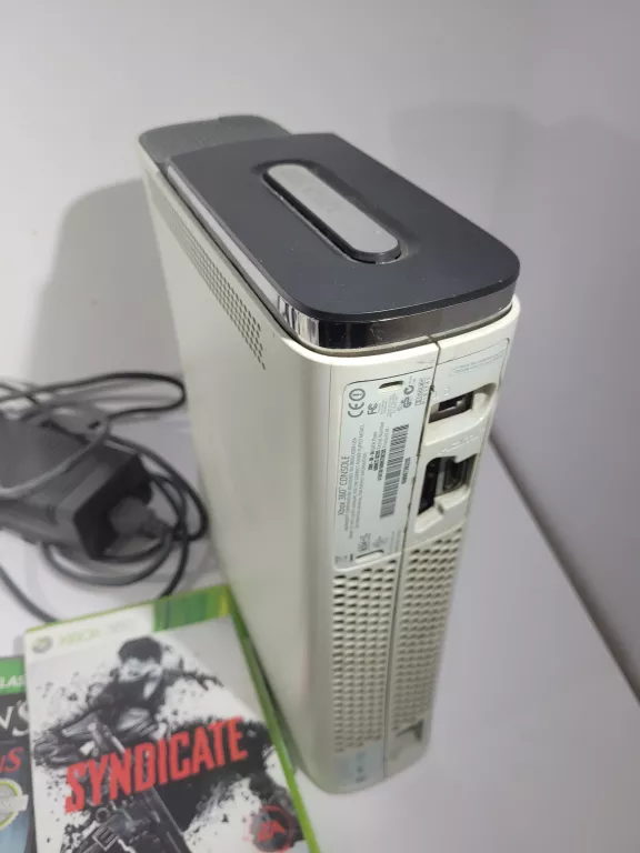 KONSOLA XBOX 360 2 PADY + GRY 120GB