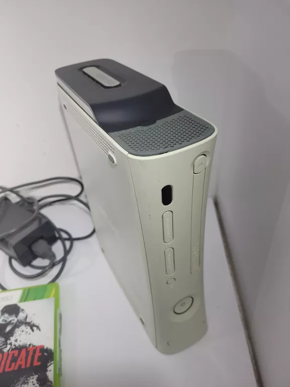 KONSOLA XBOX 360 2 PADY + GRY 120GB