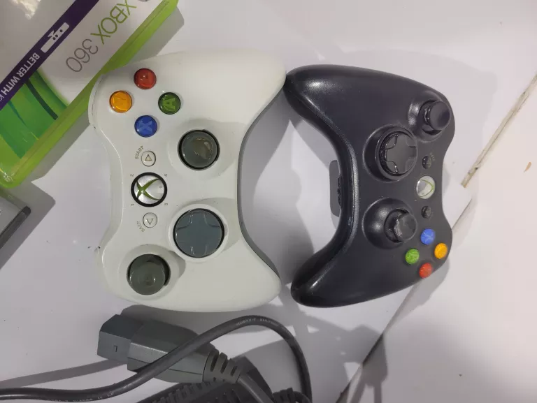 KONSOLA XBOX 360 2 PADY + GRY 120GB