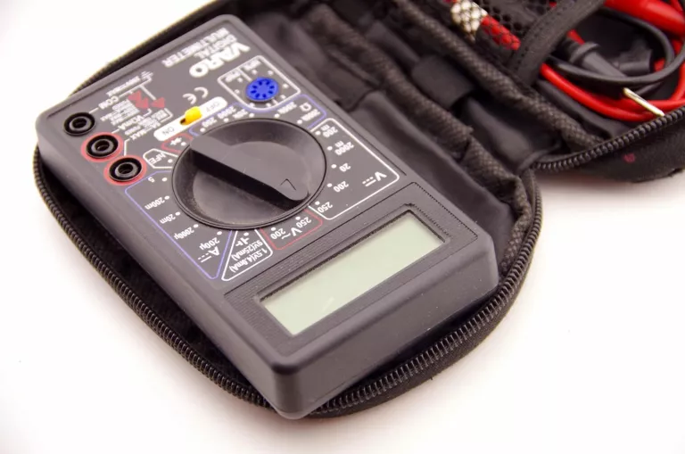 MIERNIK CYFROWY MULTIMETER VARO CAT 1 MAX 5A MAX 250V Z POKROWCEM KABLE