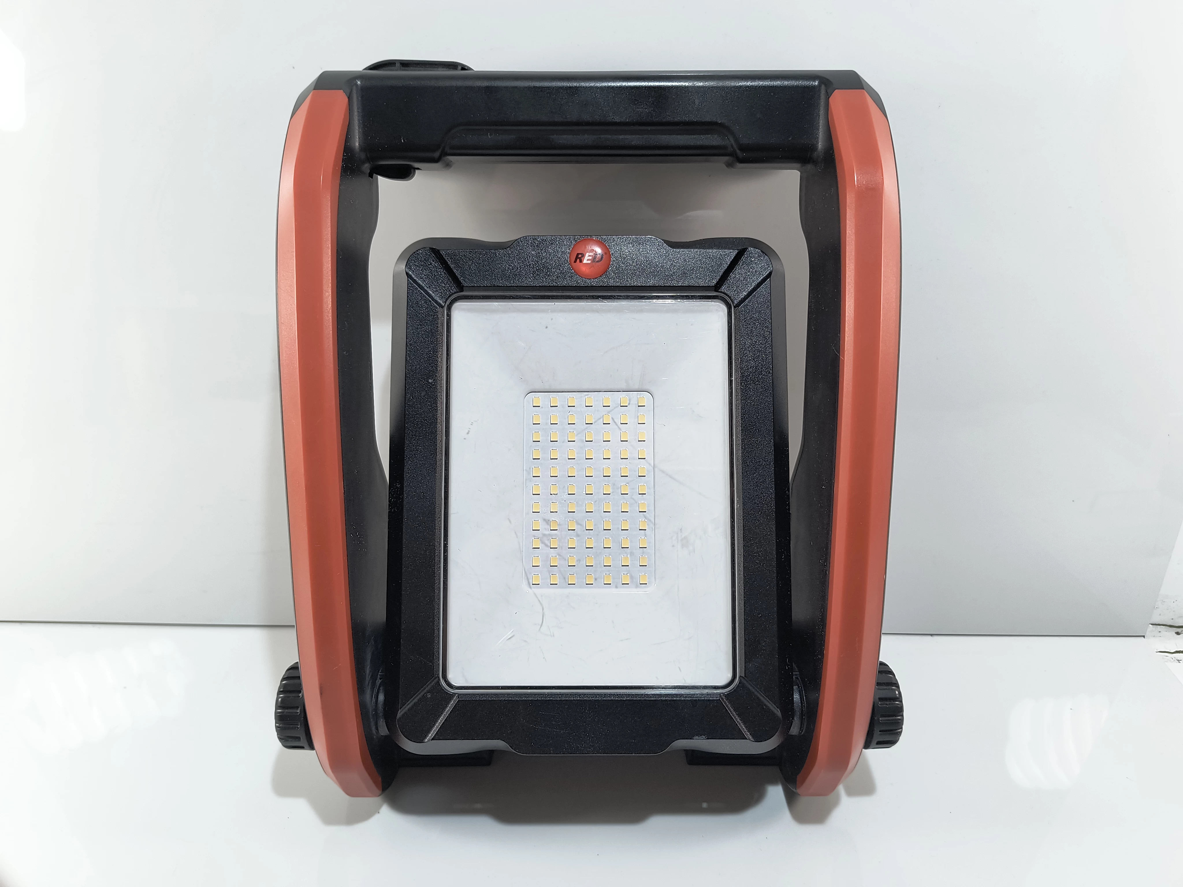 lampa-led-red-fluxx-20-pasieka-36-a-poznan-ska-x