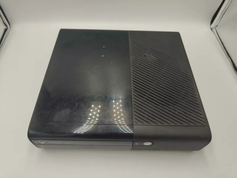 KONSOLA XBOX 360 E PAD ZASILACZ