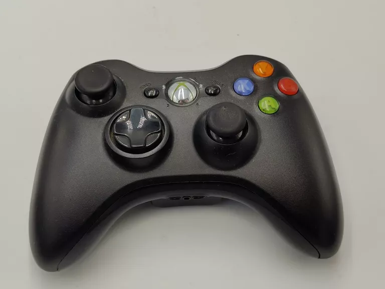 KONSOLA XBOX 360 E PAD ZASILACZ