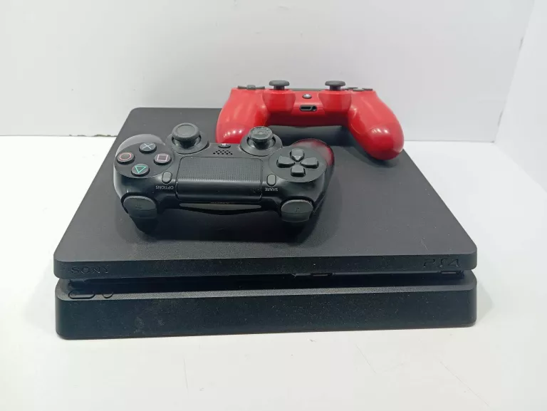 KONSOLA PS4 1TB SLIM + 2 PADY