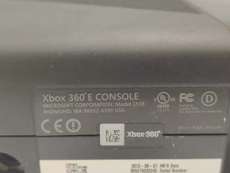 KONSOLA XBOX 360 E PAD ZASILACZ