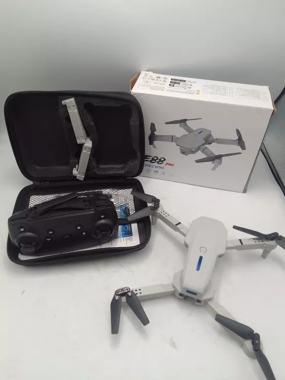 DRON E88 PRO FOLDABLE DRONE