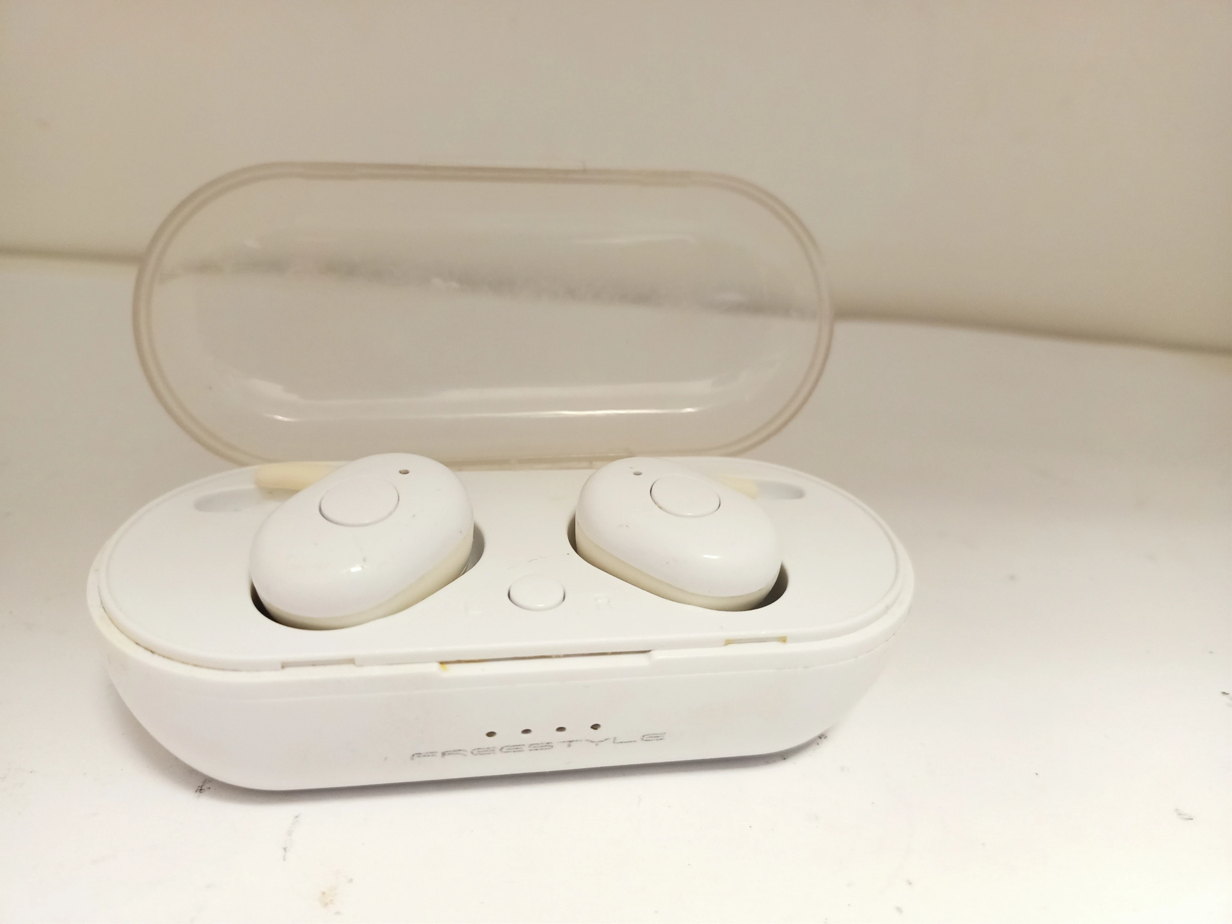 sluchawki-freestyle-biale-senatorska-38-legnica