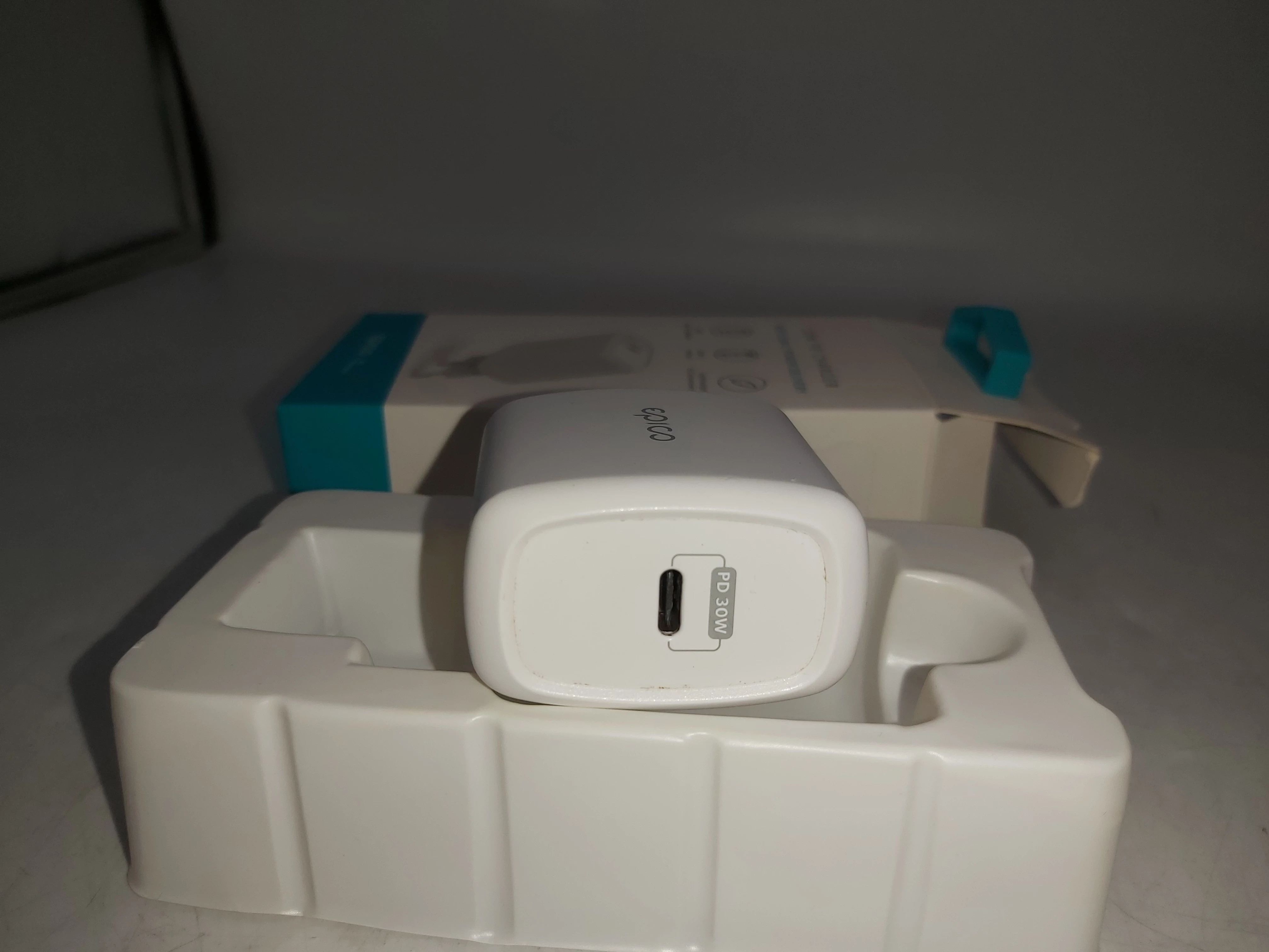 ladowarka-epico-30w-pd-charger-usb-c-w-pudelku-kod-producenta-9915111100042