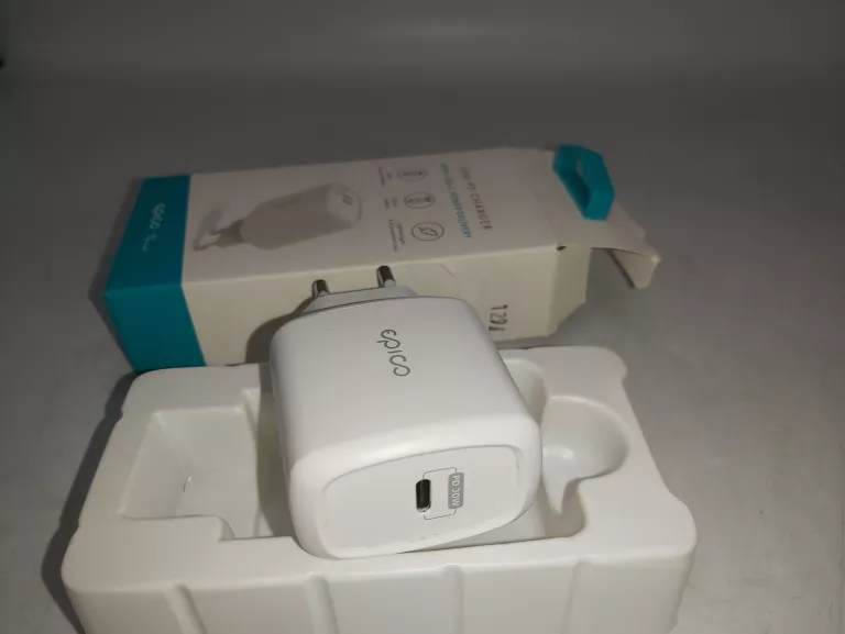 ŁADOWARKA EPICO 30W PD CHARGER USB-C W PUDEŁKU