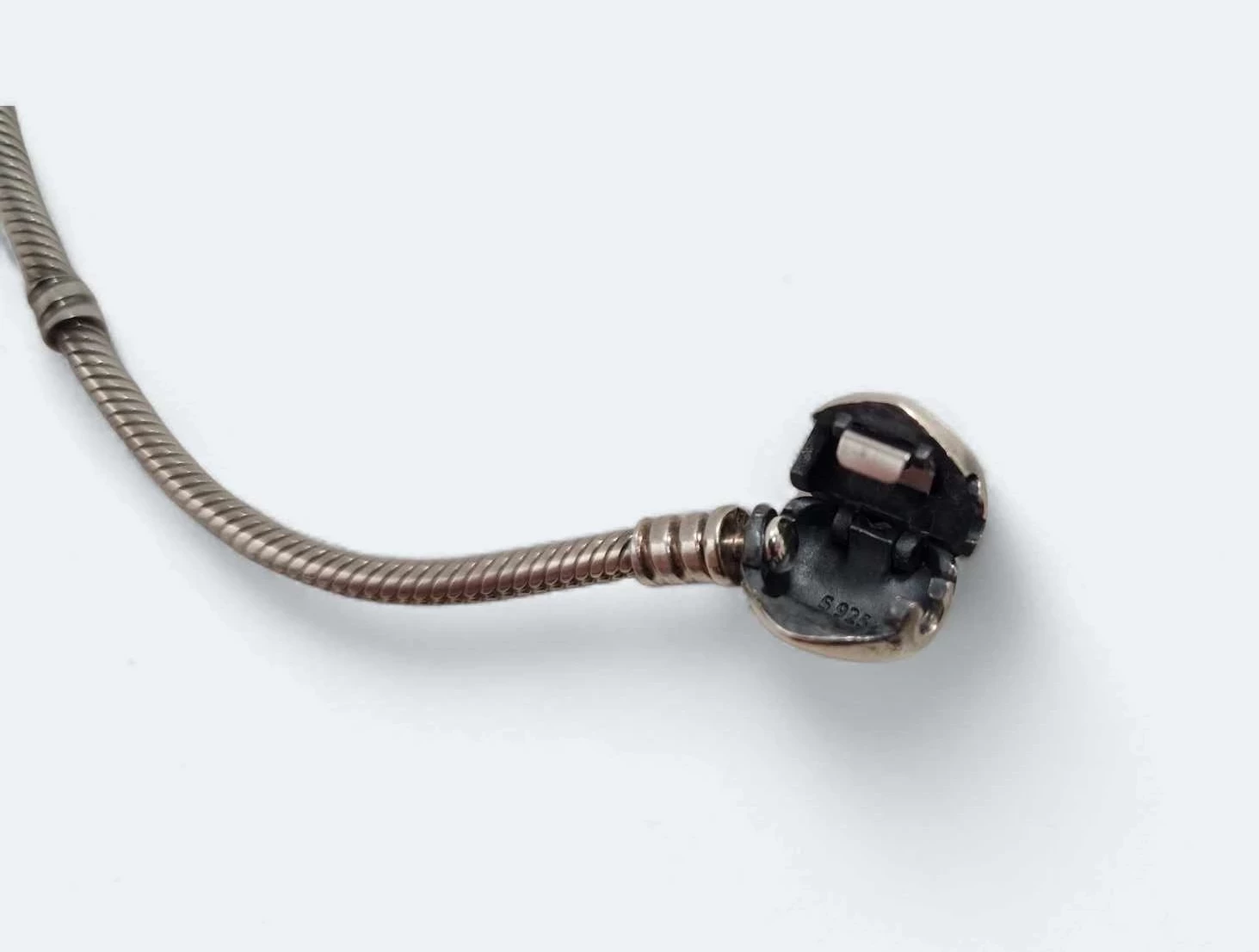 bransoletka-pandora-moments-material-15835-4