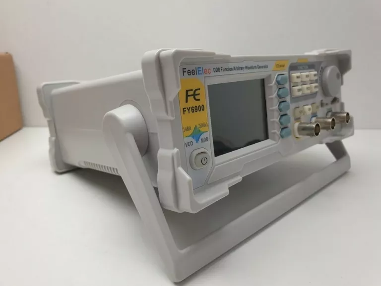 GENERATOR FUNKCYJNY FEELELEC FY6900 60MHZ KOMPLET