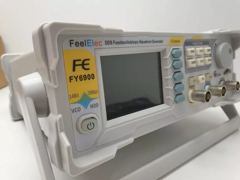 GENERATOR FUNKCYJNY FEELELEC FY6900 60MHZ KOMPLET