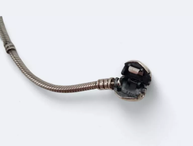 bransoletka-pandora-moments-material-15835-4