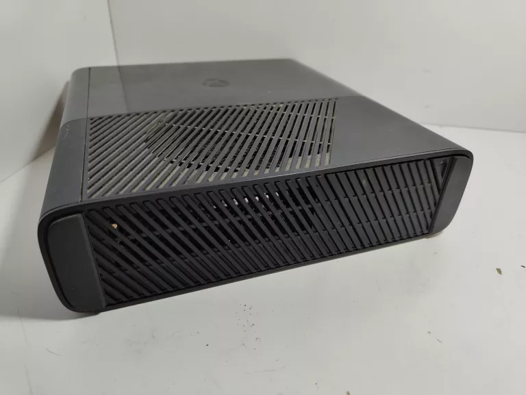 KONSOLA XBOX 360 E 500GB