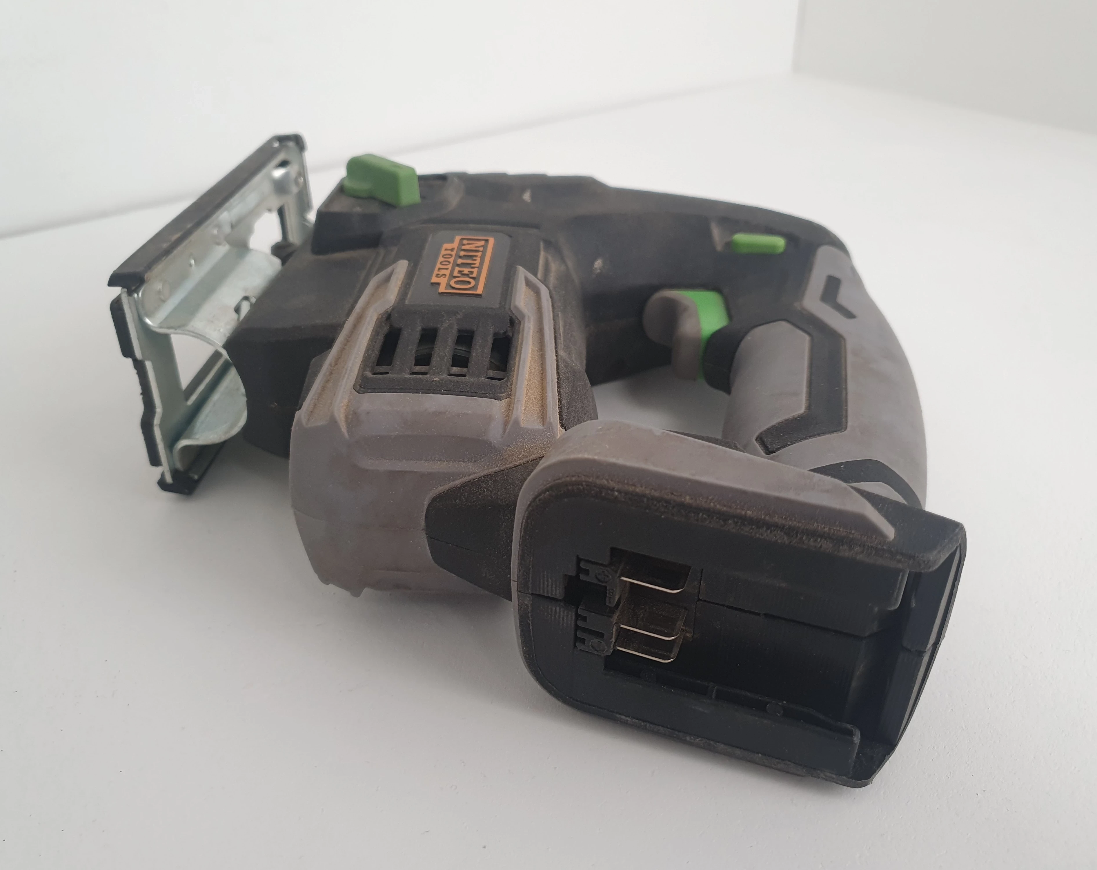 wyrzynarka-niteo-tools-20vms-js229-19-mocowanie-brzeszczotu-205041-731274