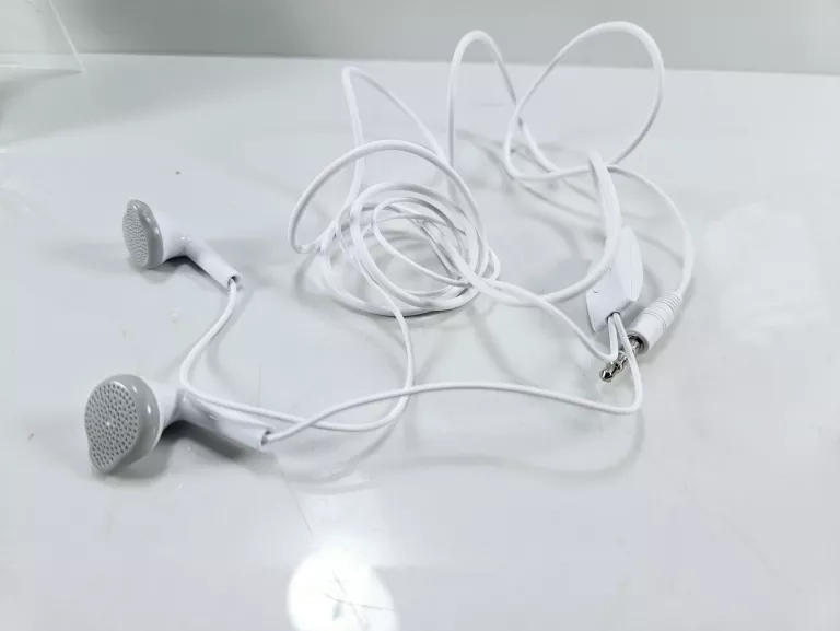 TELEFON SAMSUNG GALAXY J5 16/2 GB + SŁUCHAWKI